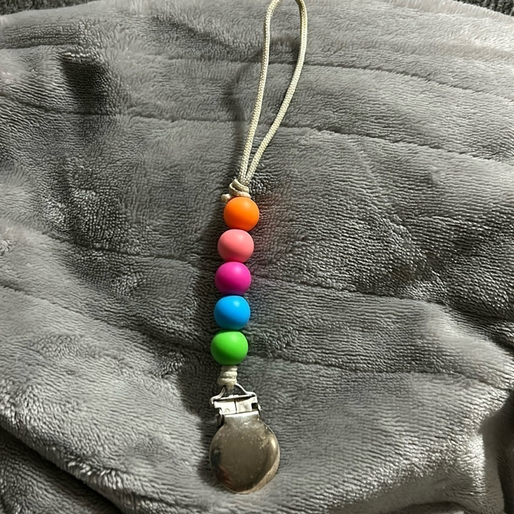 Pacifier clip